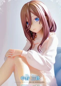 Die Quintessential Quintuplets - Miku Nakano Figur im Ma&szlig;stab 1:7 (Lounging on the Sofa Ver.)