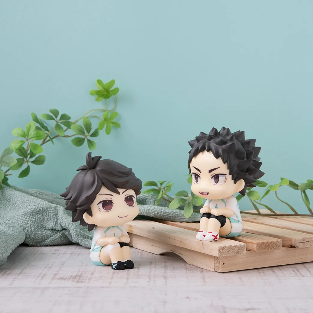 Haikyu!! - Toru Oikawa & Hajime Iwaizumi Look Up Figurenset (Uniformversion) (mit Geschenk)